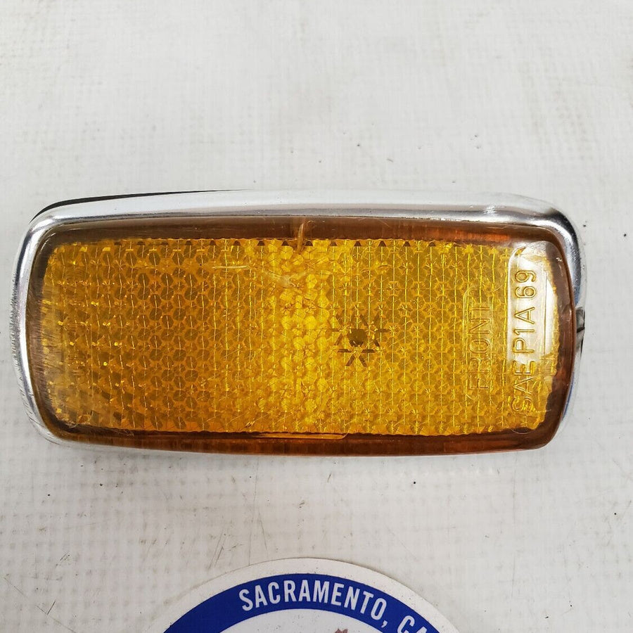 BMW e10 2002 RIGHT FRONT PASSENGER SIDE REFLECTOR e10 RIGHT SIDE MARKER
