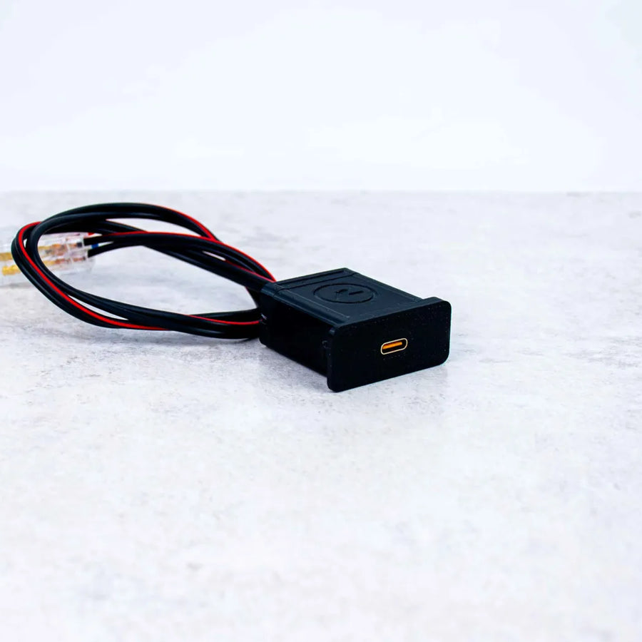 Center Button USB C Quick Charger Port - BMW E39