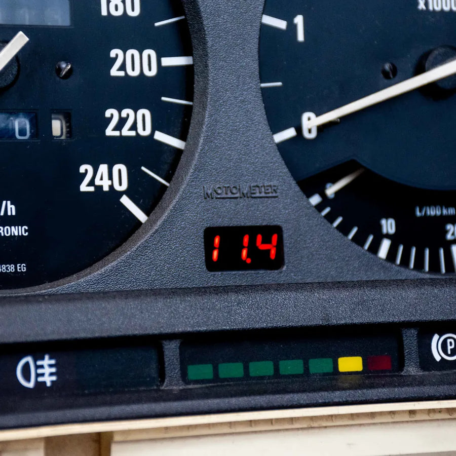 Instrument cluster voltmeter for BMW E30 - module with holder